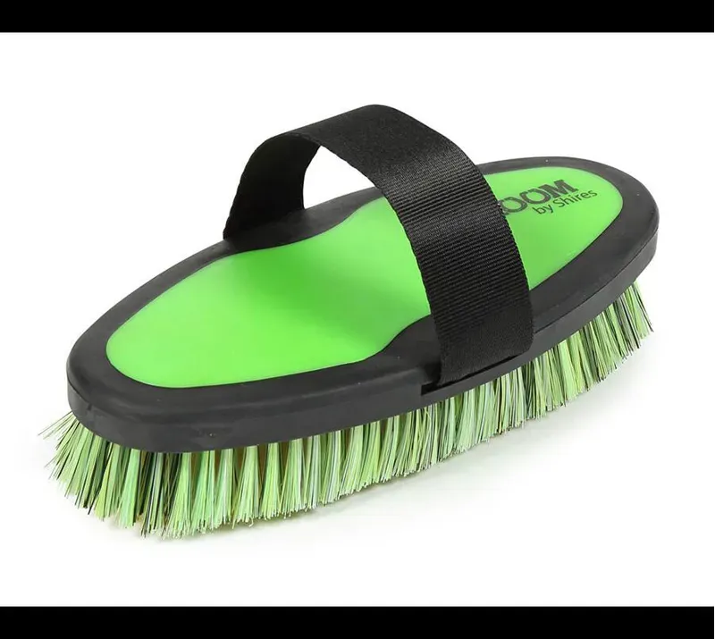 Shires Ezi-Groom Large Grip Body Wash Brush In Lime Green