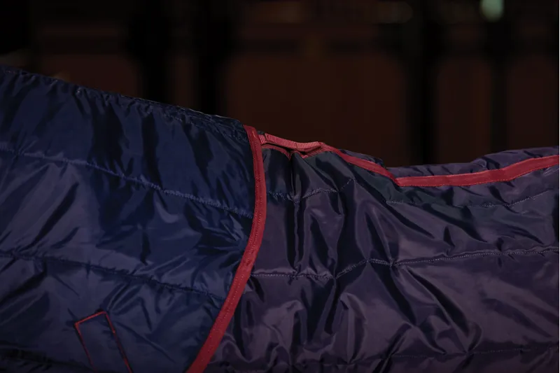 Weatherbeeta Comfitec 210d Channel Quilt Stable Combo 100g - Navy/Burgundy-4