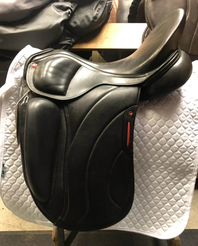 DR3185 Albion Revelation Dressage Saddle 17.5inch Wide Black
