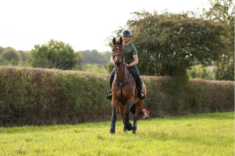 Equilibrium Tri-Zone Impact Sports Boots Front - Black-2