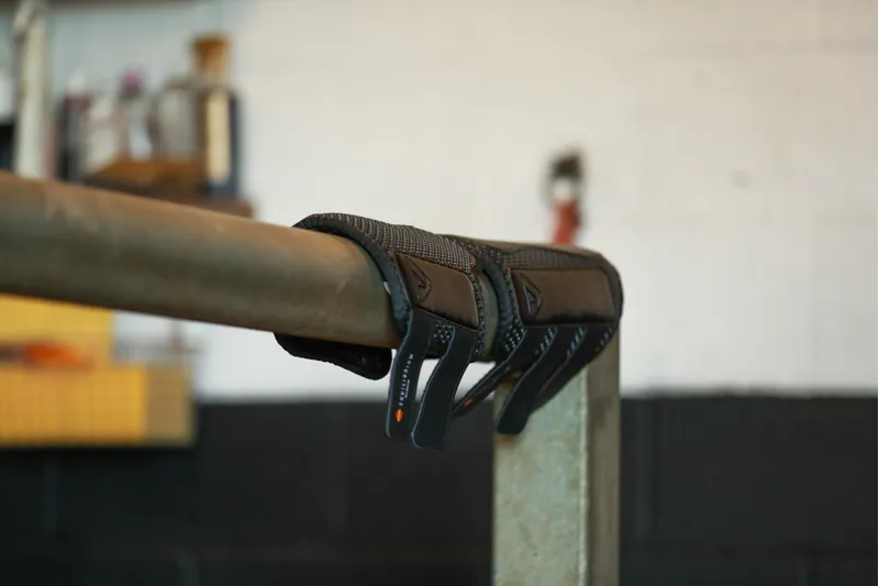 Equilibrium Tri-Zone Impact Sports Boots Front - Black-4