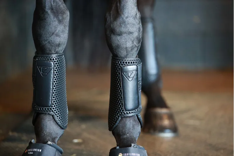 Equilibrium Tri-Zone Impact Sports Boots Front - Black-3