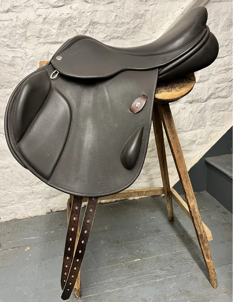 Ideal T and T Monoflap Jump Saddle - Covered Hide - 17.5 Brown
