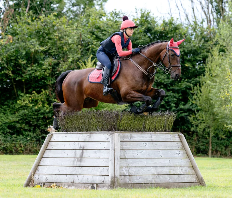 LeMieux Suede Close Contact Square - Cranberry-2