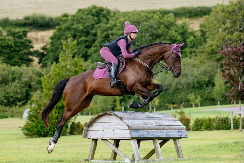 LeMieux Suede Close Contact Square - Mallow-2