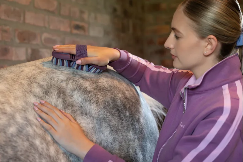 LeMieux Flexi Soft Body Brush - Powder Blue-3