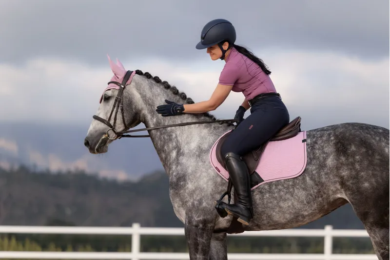 LeMieux Essence Close Contact Square - Fondant-3