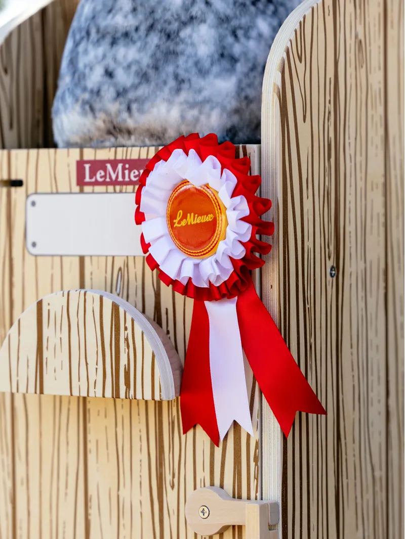 LeMieux Hobby Horse Stable Wooden-3
