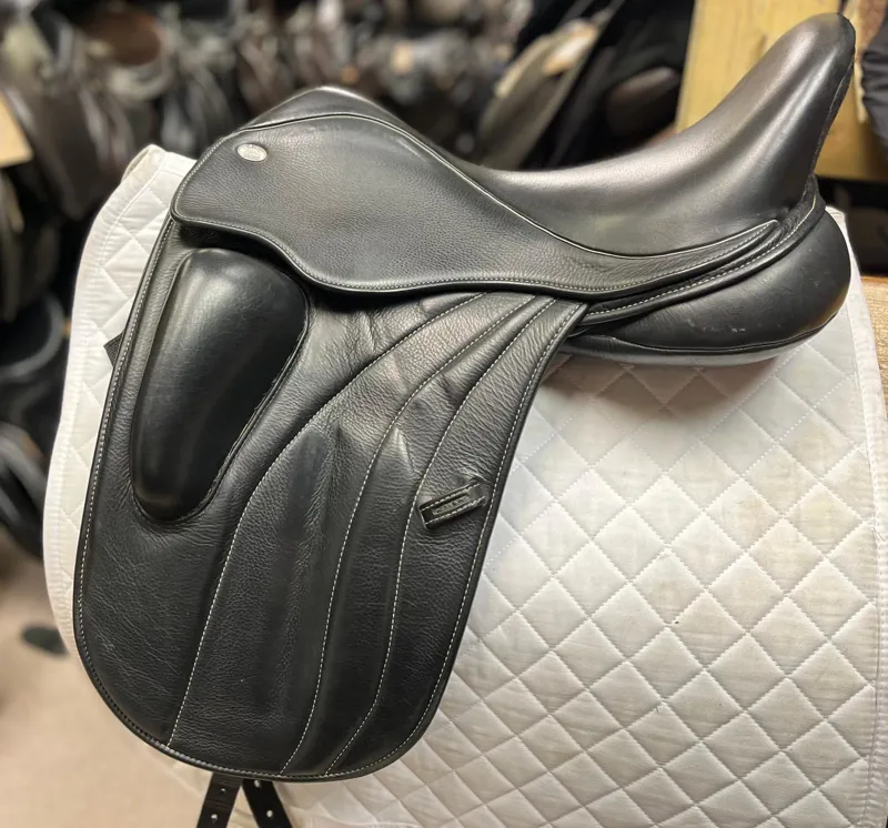 DR3882 Fairfax Rebecca 16.5 Adjustable Black