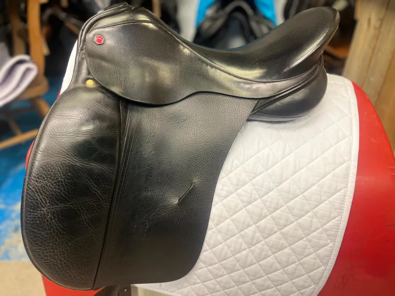 DR4081 Albion Style Dressage Saddle 17.5inch Medium/Wide - Black