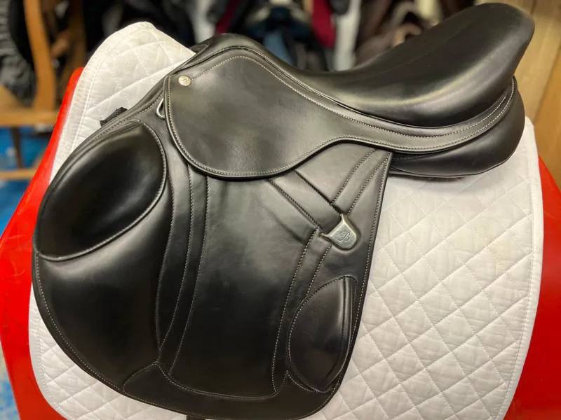 JP4104 Bates Advanta Jump Saddle 16.5inch - Black