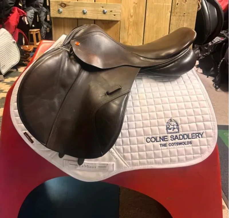 JP4493 - Albion 18 Jump Saddle - Brown