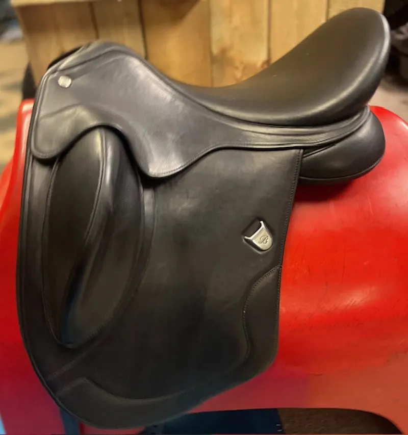 DR4345 - Bates Artiste Dressage Saddle Size 1 - Black