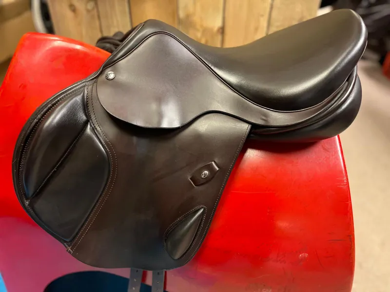 JP4457 - Ideal T and T Jump 16.5 - Brown Ex Demo