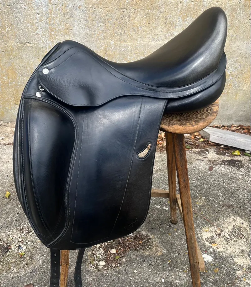 DR4186 Equipe Emporio 17 PLUS 1 Black