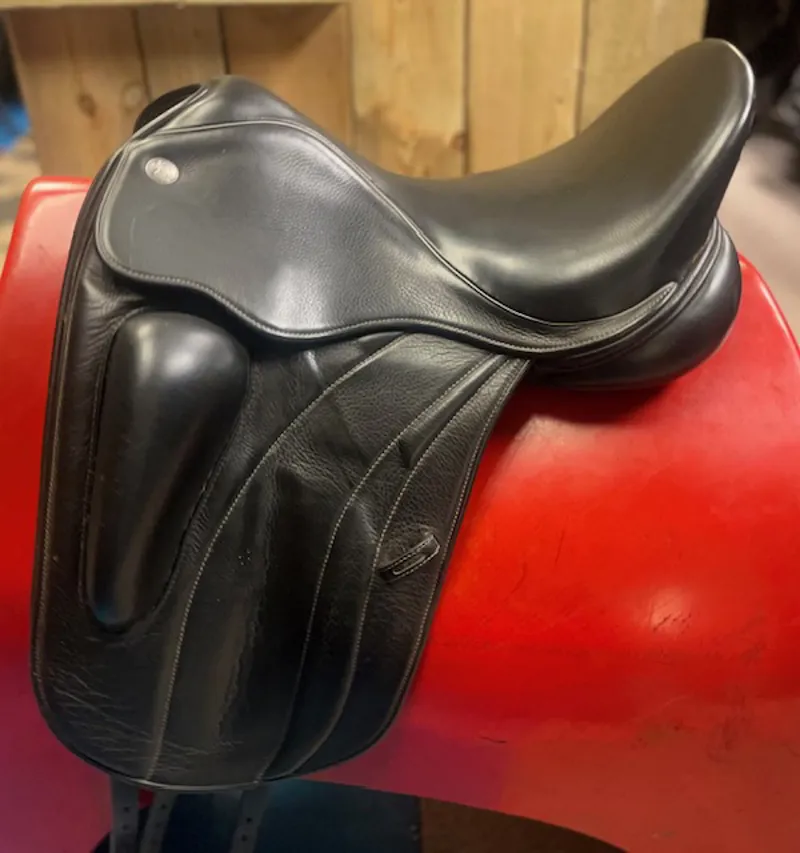 DR4343 - Fairfax Rebecca 17 inch - Black