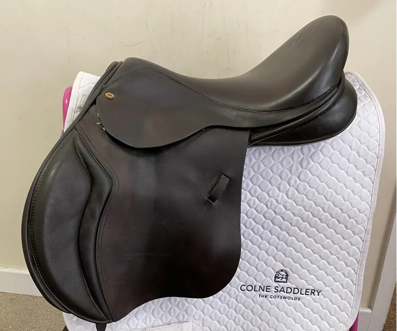  JP2503 Black Country Wexford Jump Saddle 17.5inch Wide - Black