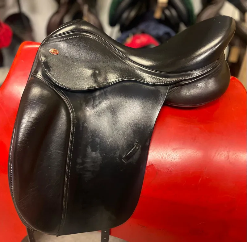 Kent and Masters High Wither Dressage Open Seat 17' Black